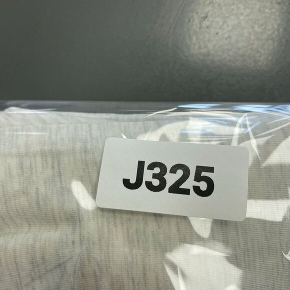 NEW Kenneth Cole Men's M Light Gray T-Shirt   4-Way Stretch & Comfort - Picture 7 of 7